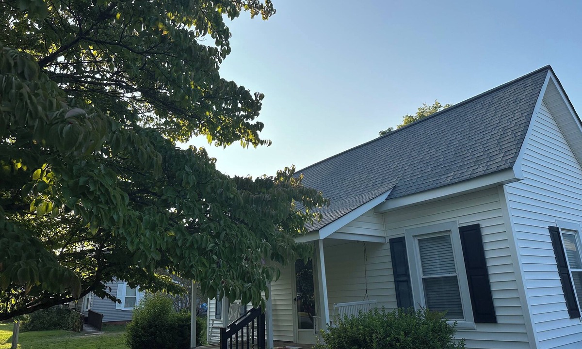 Kershaw House | Welcome to Nana's Strawberry Fields Retreat: 5 miles from Carolina Motorsports!