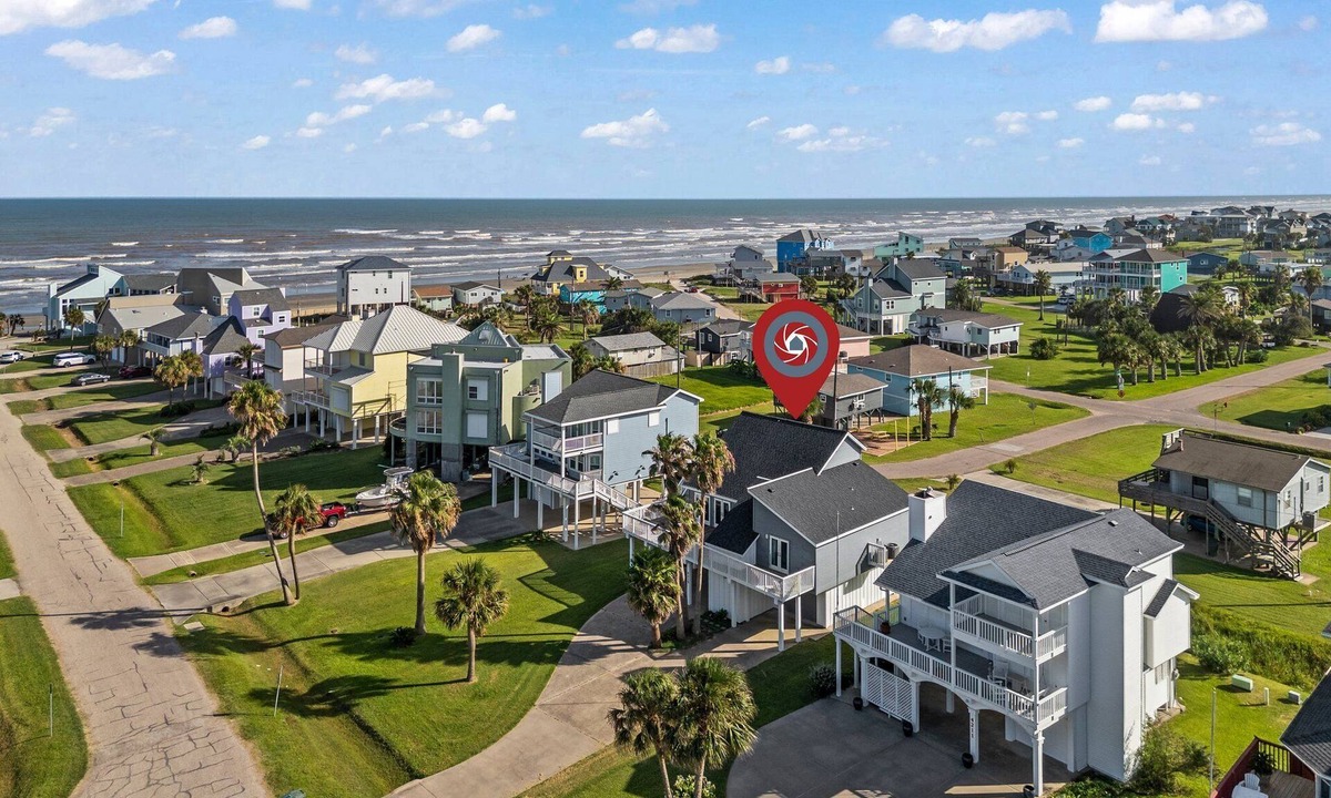 Pirates Beach House | Welcome to your ultimate seaside escape!