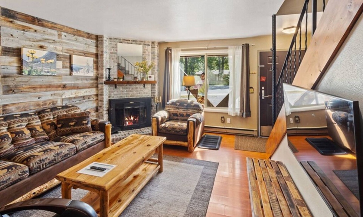 Red Lodge Condo | Welcoming 2-bedroom condo 6.1 miles from Red Lodge Mountain Ski Resort