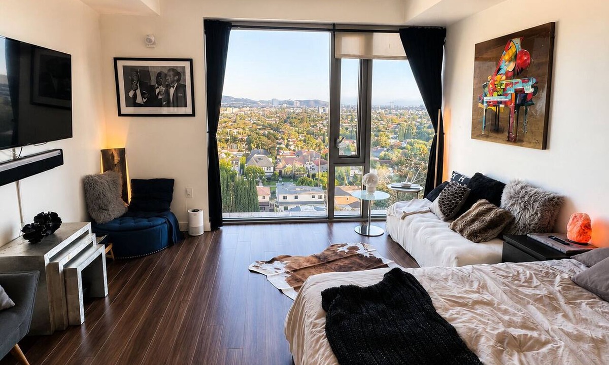 Beverly Grove Bed & Breakfast | West Hollywood - Lux High Rise Living