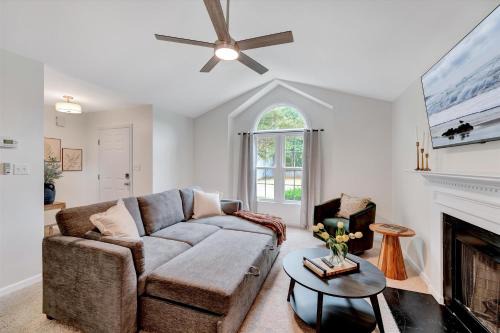 Northwest Raleigh House | WestBorough Hideaway Fenced Yard 3B Central