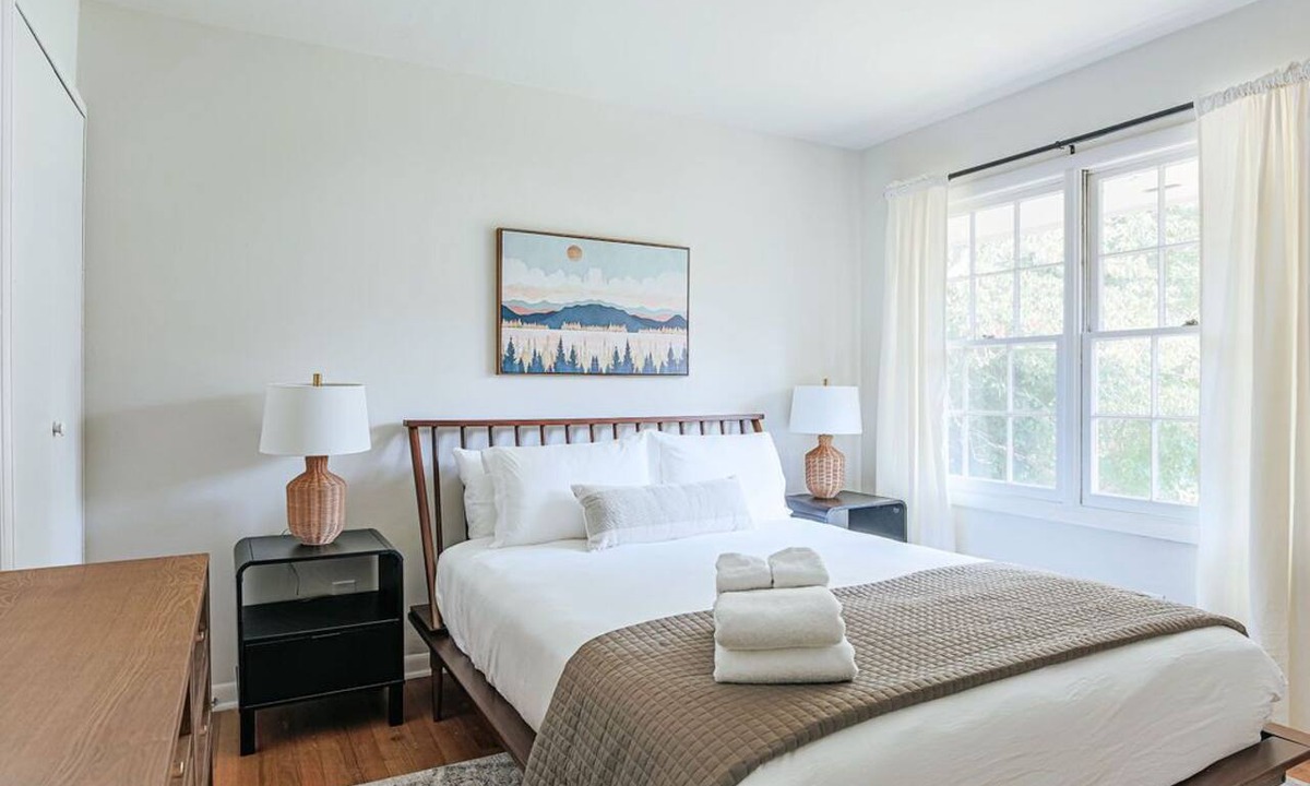 Jefferson Park Avenue Apartment | Westerly Haven A
