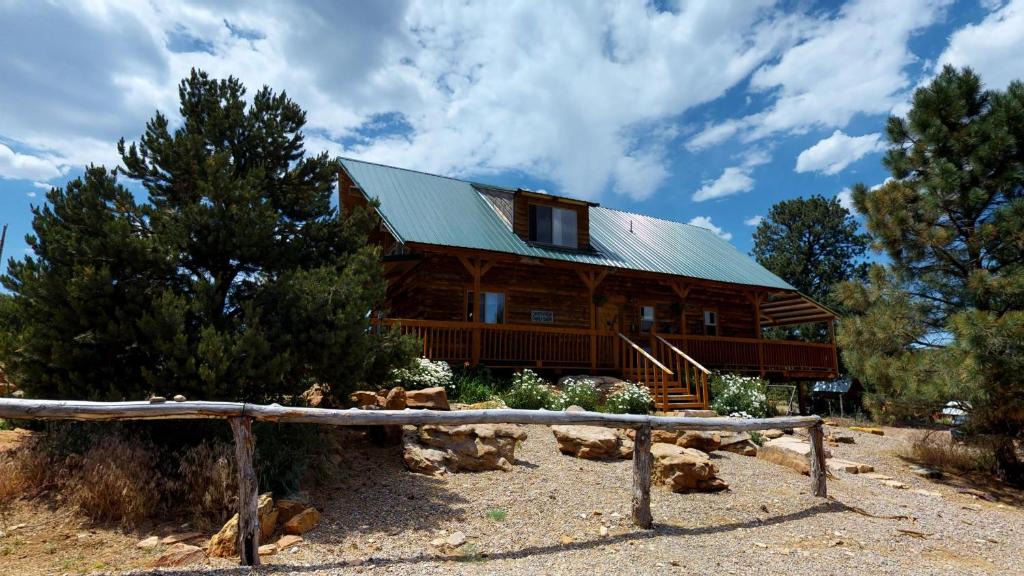 Monticello Resort | Western Town Retreat