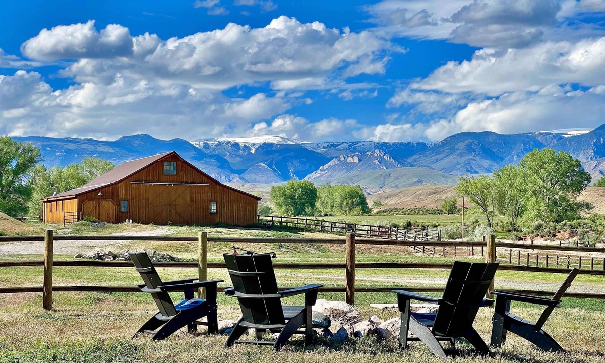 Greybull House | Wheels Up Cottage at Ever Sky Ranch, THE VIEWS!