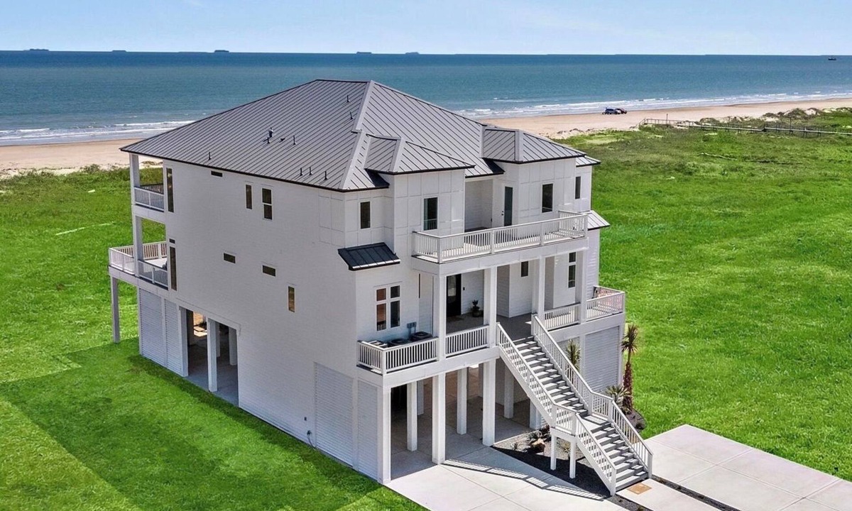Freeport House | Where SKY meets the SEA - Stay once, stay forever!