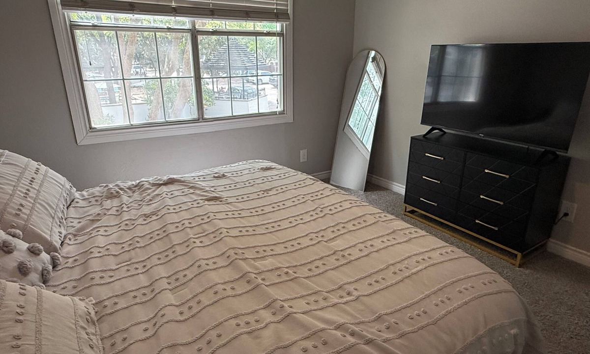 Lakewood Apartment | White Rock Lake Retreat - Pool -Walk to Trails-2BR