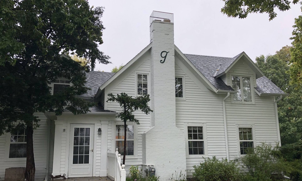 Coon Rapids Bed & Breakfast | Whiterock Conservancy - Garden Room in the Historic Garst Farmhouse