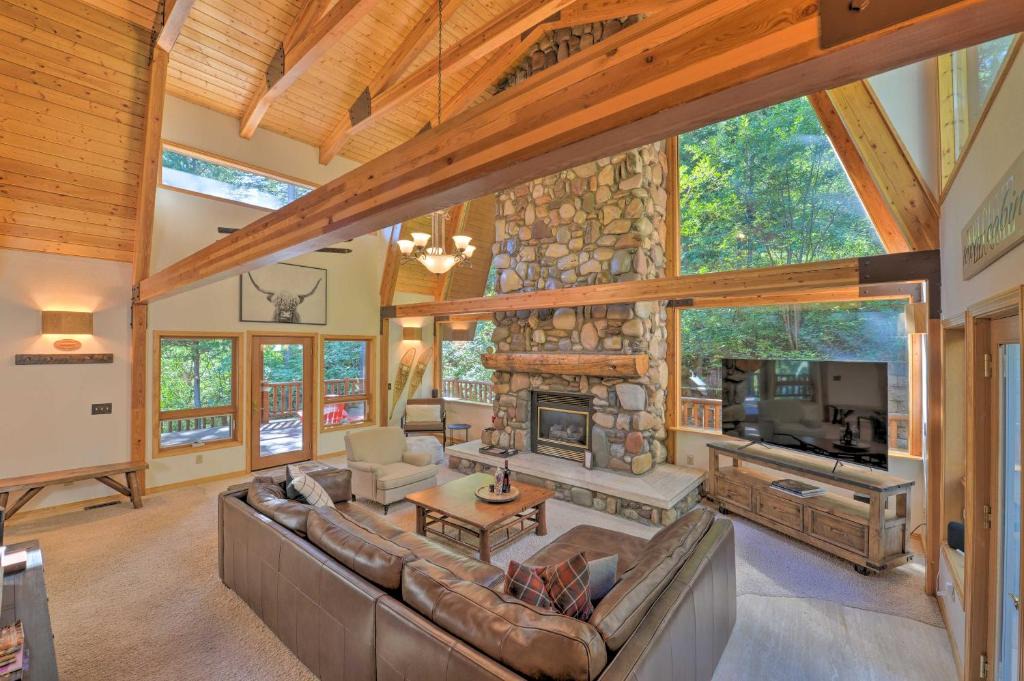 Alpine House | Wild Huckleberry Alpine Cabin Fireplace and Deck!