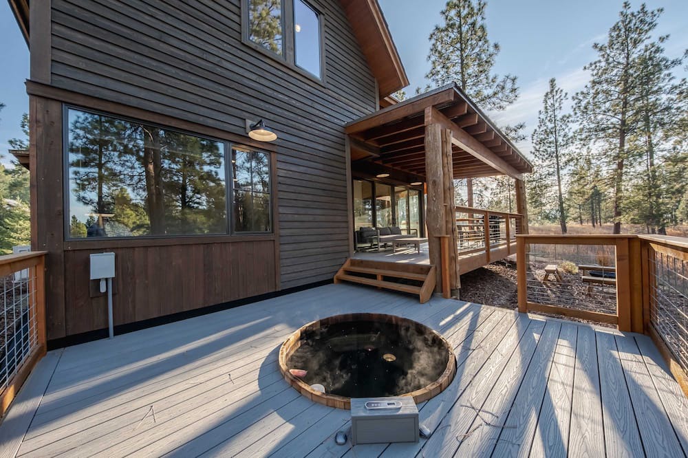 Eureka House | Wilderness Club Cabin – Sleeps 7