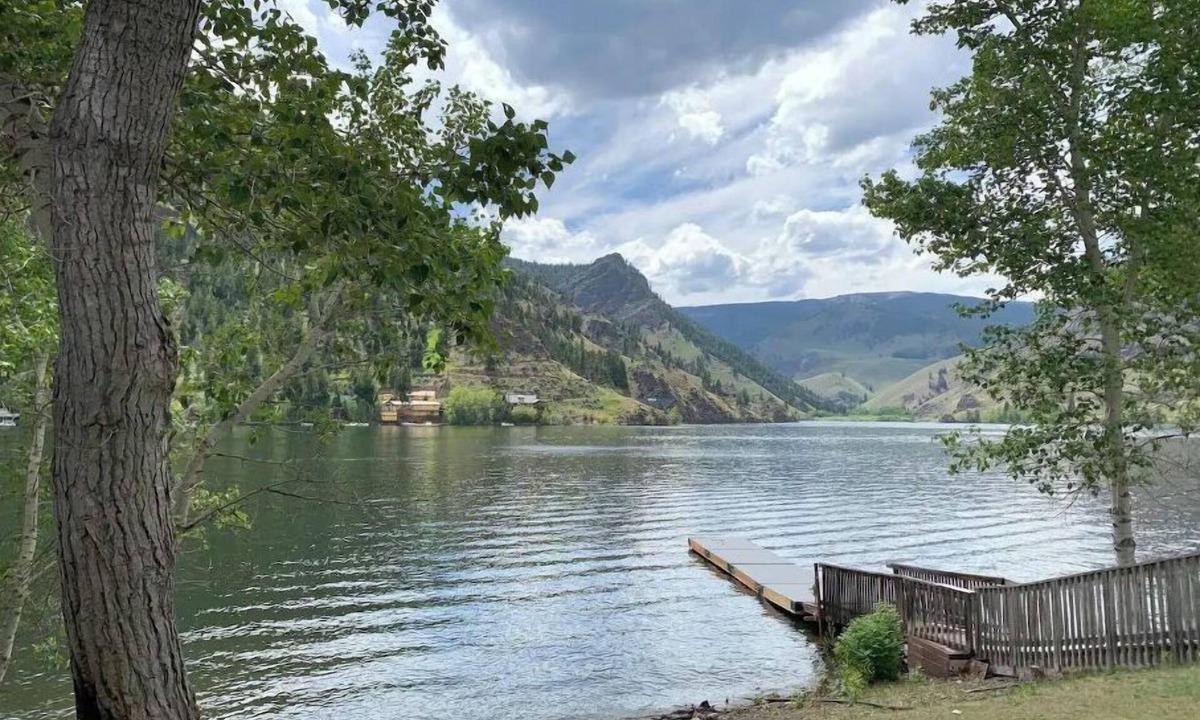 Salmon Cabin | Williams Lake Rustic Mountain Lodge & Hotel- sleeps 35