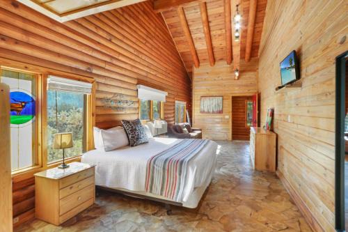 Wimberley Apartment | Wimberley Log Cabins Resort and Suites- Unit 4