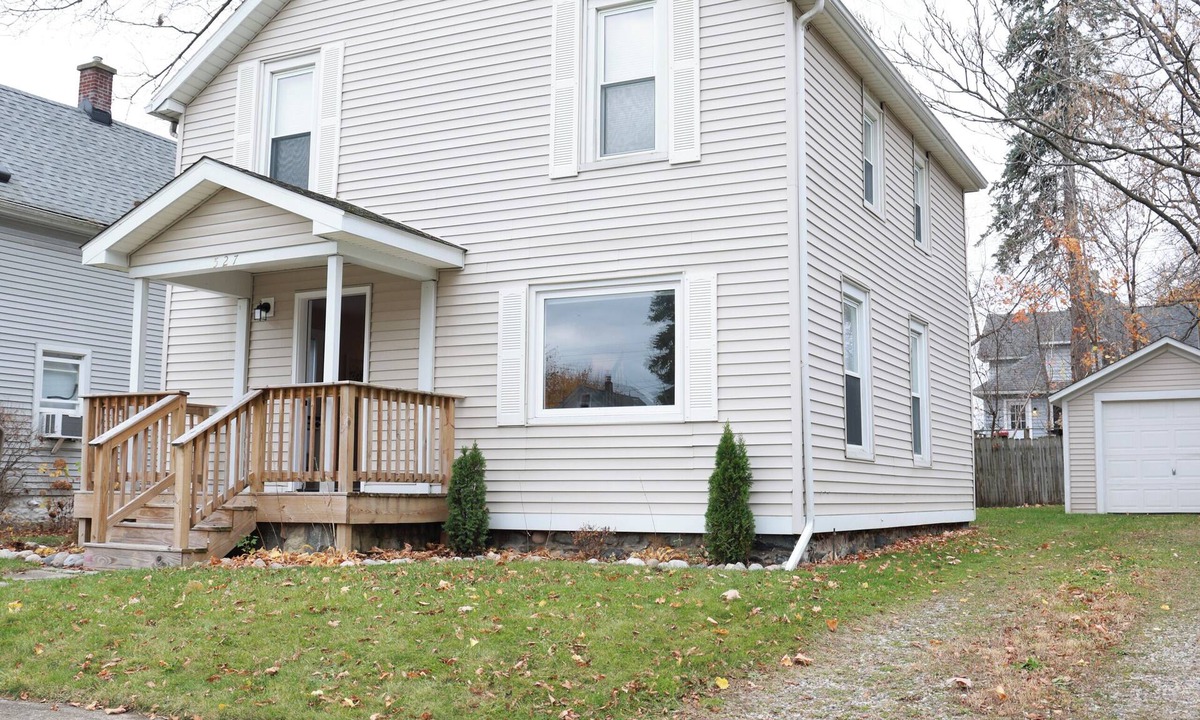 Lapeer House | Windrose Resort Historical Downtown Lapeer