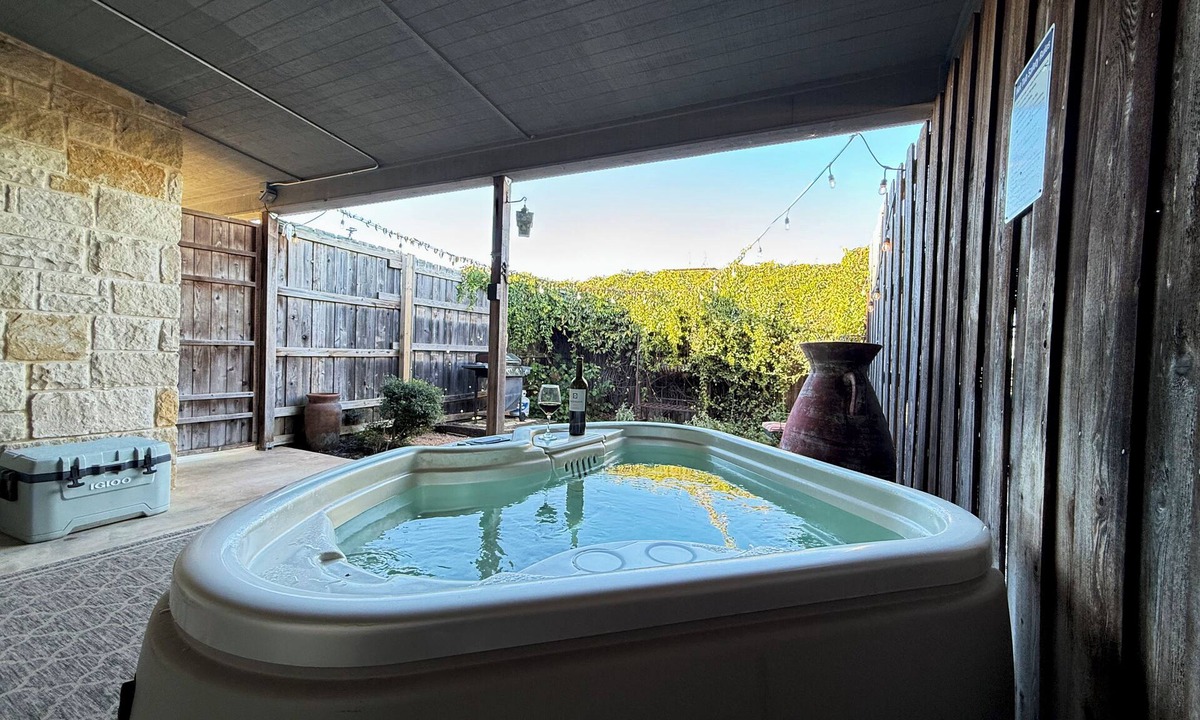 Fredericksburg Cottage | Wine Country · Hot Tub, Pool, Fire Pit & Wineries