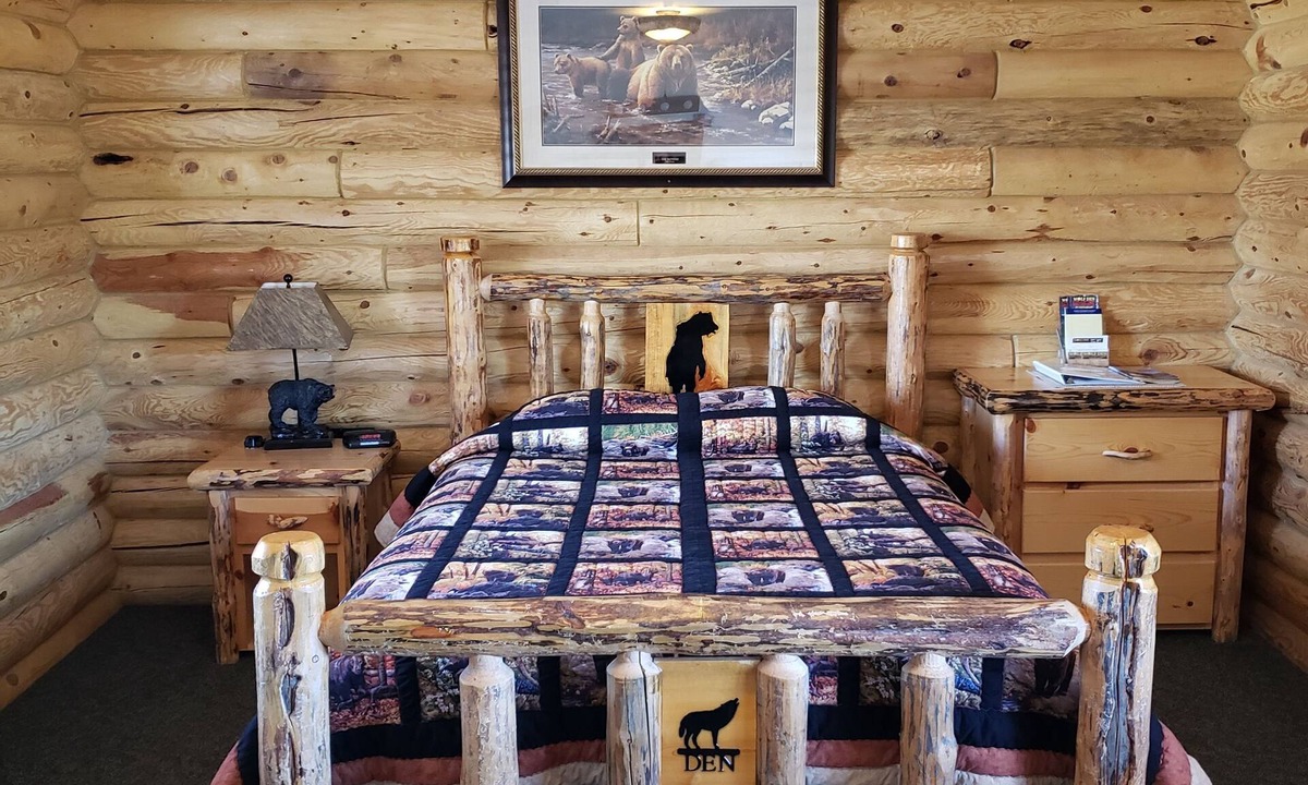 Etna Hotel | Wolf Den Log Cabin Motel and RV Park