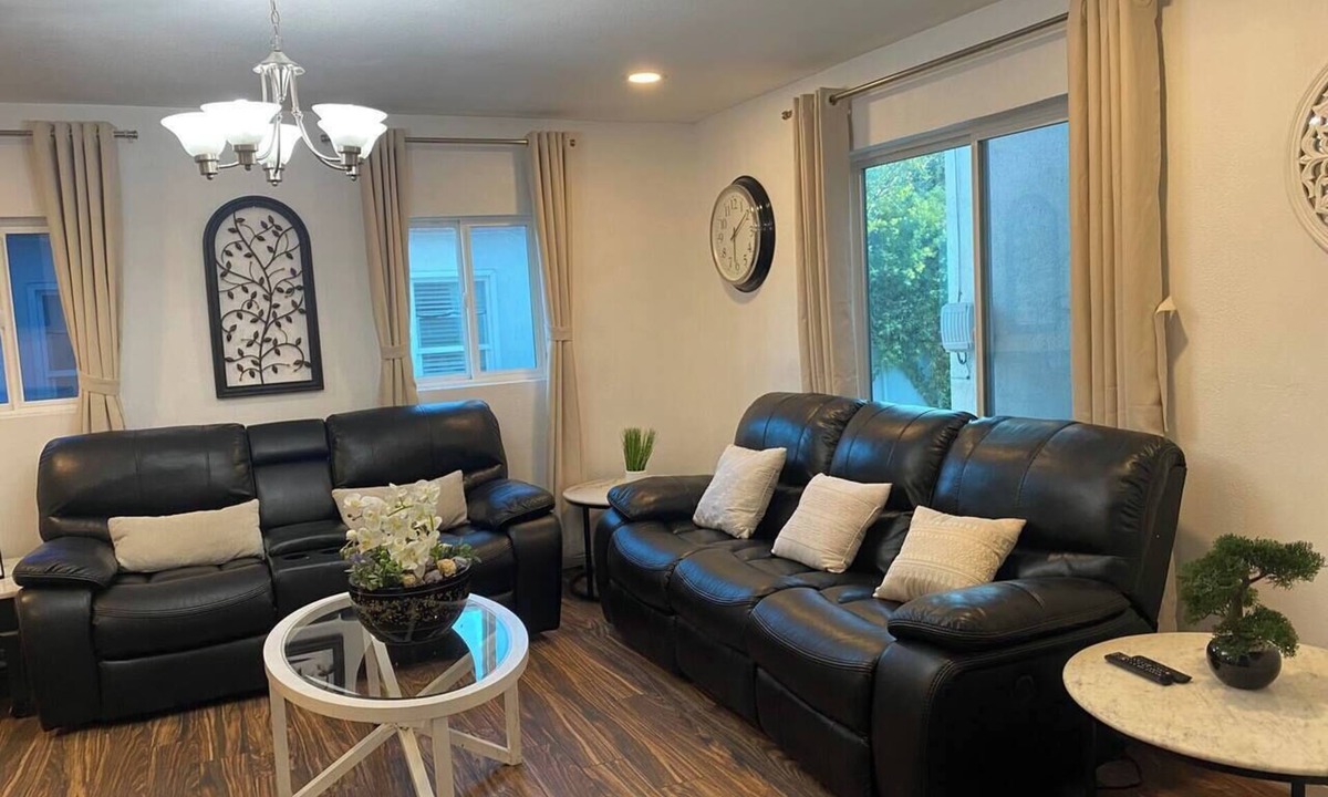 Bungalow Heaven House | Wonderful 4-bedroom house with AC in charming Pasadena