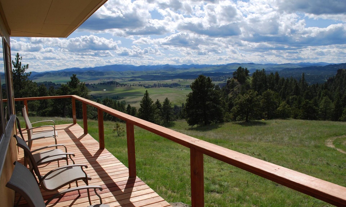 Cascade House | Wonderful mountain cabin minutes from some of finest fly fishing on the Missouri