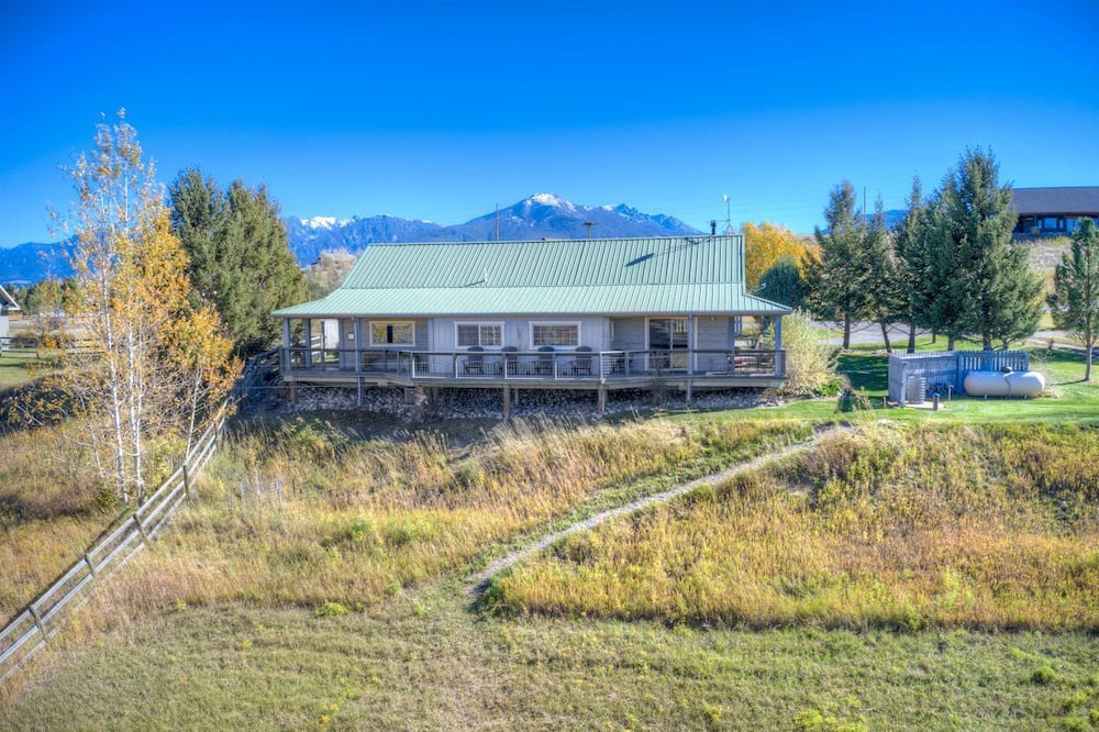 Livingston Cottage | Wonderful River Cottage with Great Hiking Trails in Montana