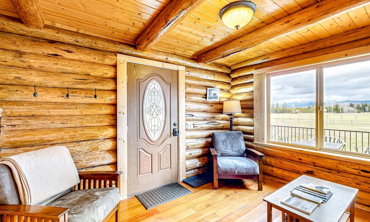 Polebridge Cabin | Wonderful rustic cabin with a full kitchen - near Glacier National Park