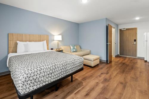 Paw Creek Hotel | WoodSpring Suites Charlotte Northlake