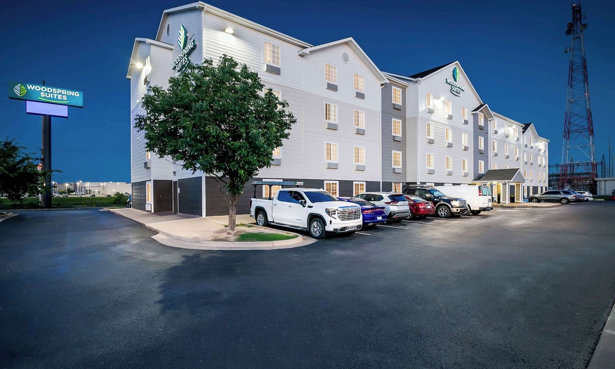 Tulsa Hotel | WoodSpring Suites Tulsa