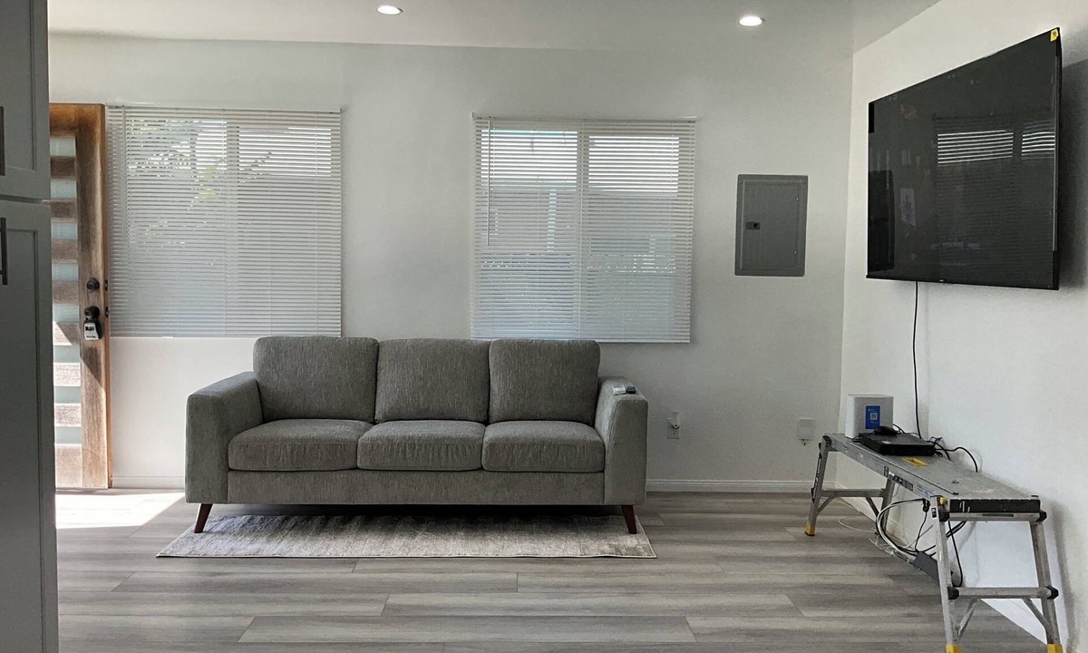 Los Angeles House | Working Professionals & Short-Term renters seeking newly built 2br 2 bath