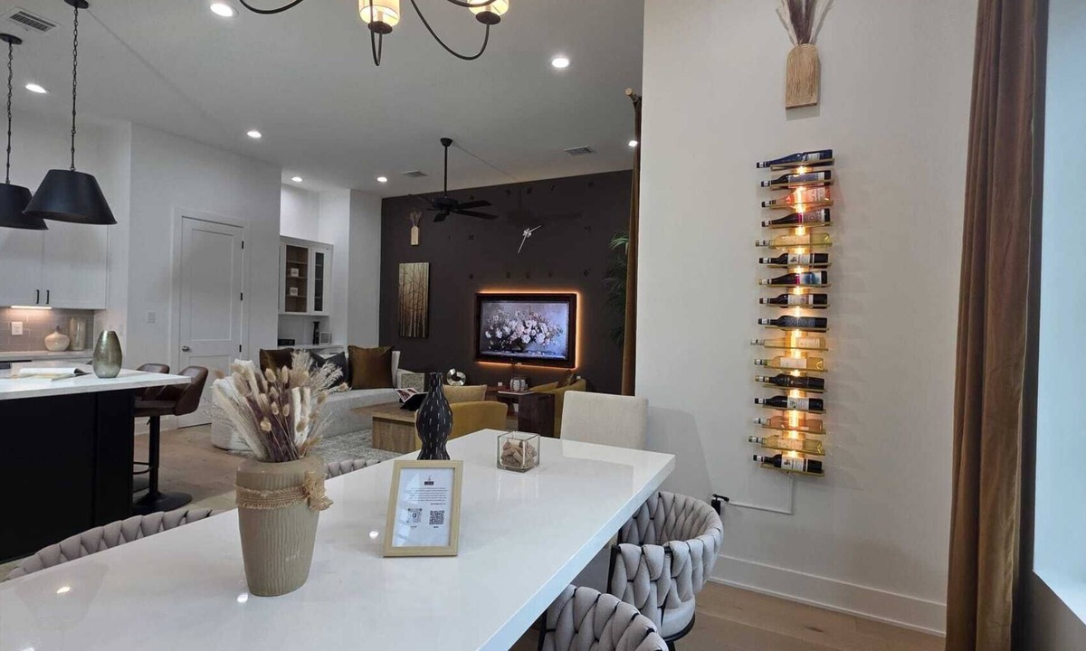Spring Branch Central House | World Cup Luxury Rooftop Terrace Sleeps 7
