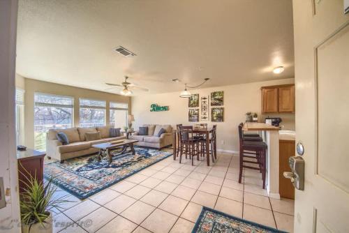 New Braunfels House | WW B201 Guadalupe Getaway