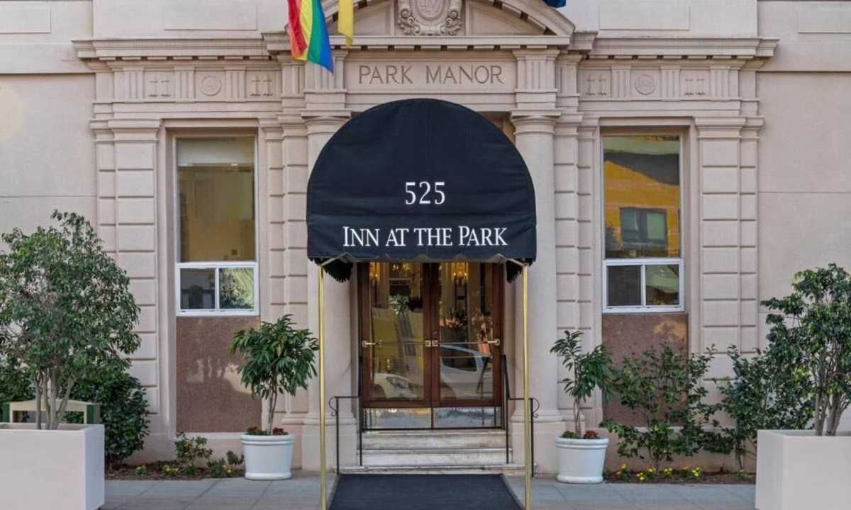 Park West Apartment | Wyndham Victorian style 2 bedroom condo in San Diego near Hillcrest & Downtown
