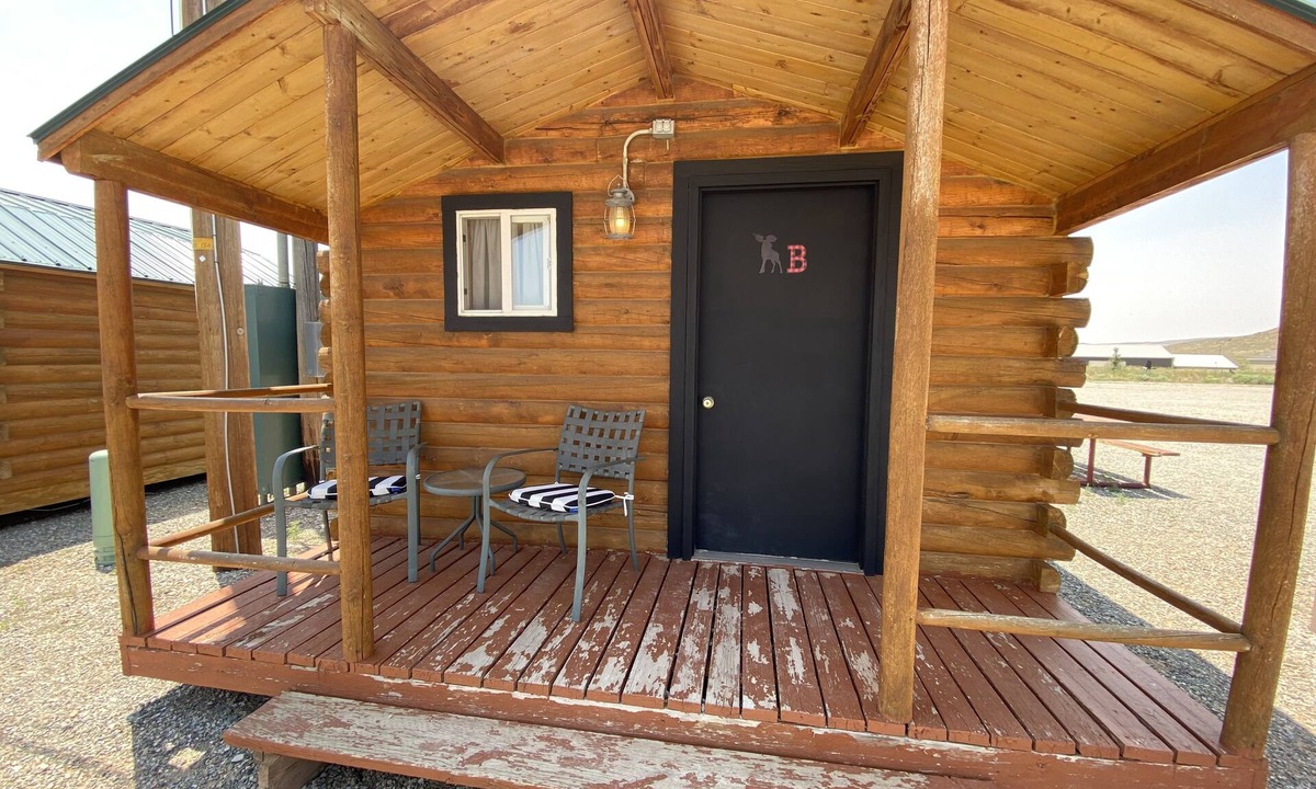 Rawlins Apartment | Wyo Cabin B Western Hills Campground