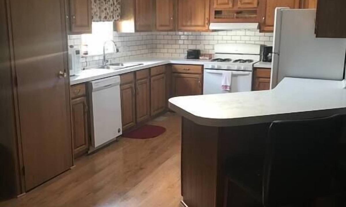 Mariah Hill House | X Marks the Spot(Blue)1.5 miles from Holiday World