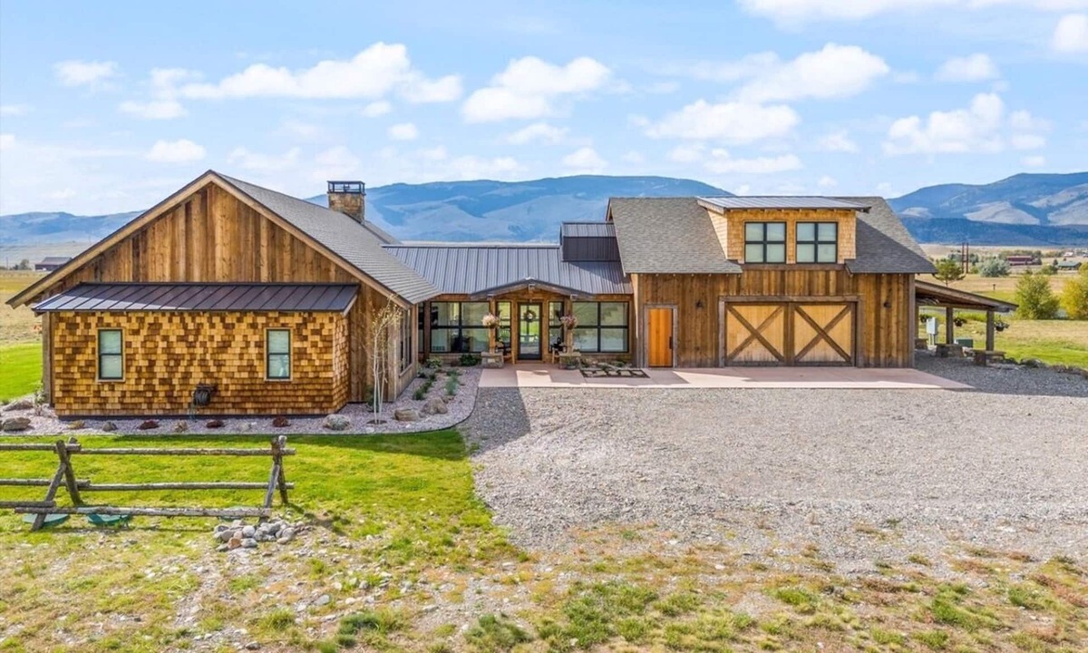 Livingston House | Yellowstone Paradise Valley Home
