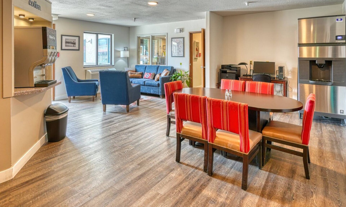 Livingston Hotel | Yellowstone River Inn & Suites