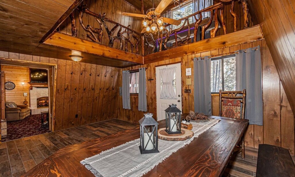 Island Park Cabin | Yellowstone Themed * Sleeps 8+ * WIFI * 1hr to Yellowstone