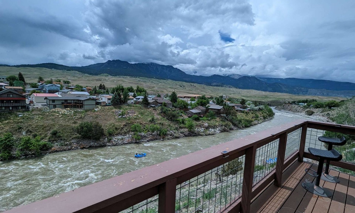 Gardiner House | Yellowstone Treasure Guest House #1