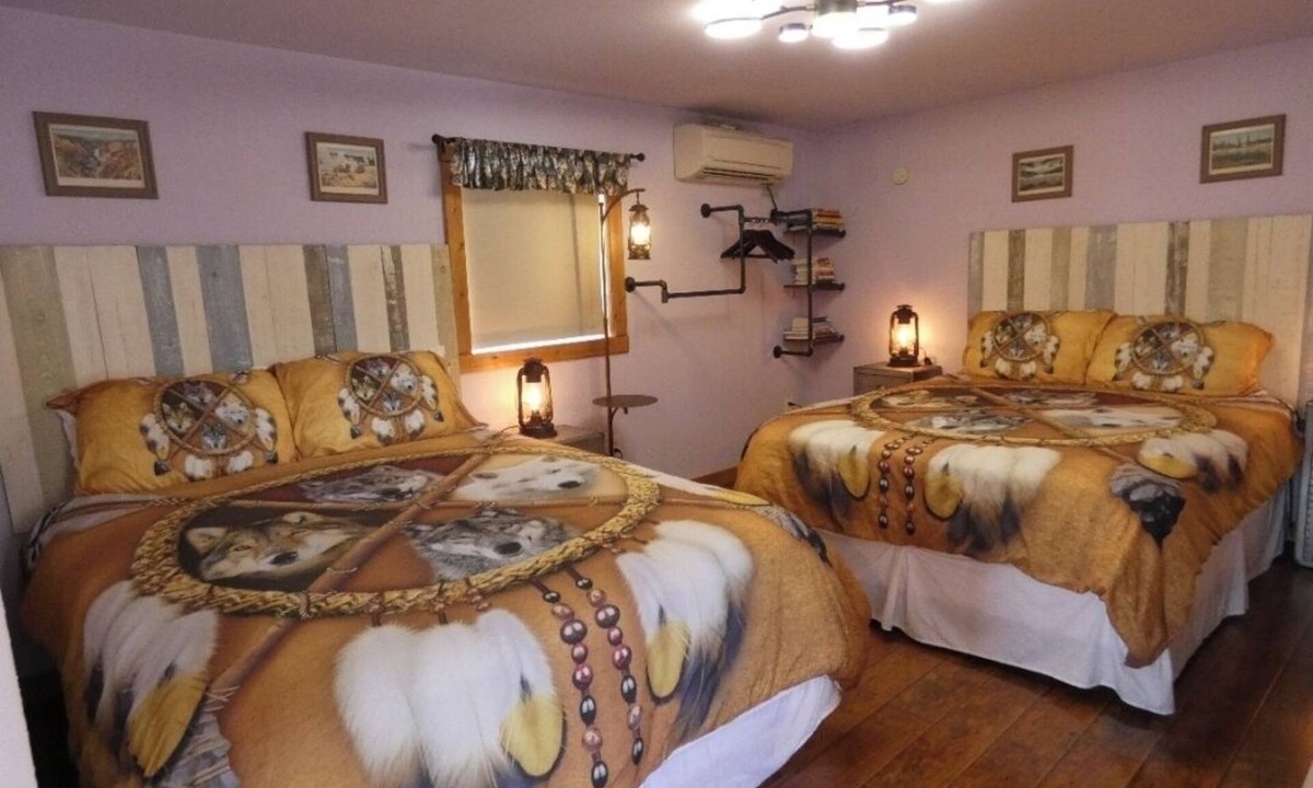 West Yellowstone Apartment | Yellowstone Two Bed Studio Just One Mile From Yellowstone's Main Entrance