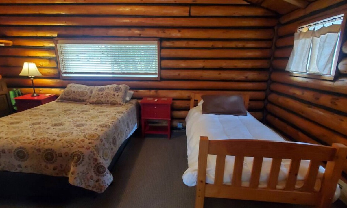 Gardiner House | You Found it! Heated Pool, Near Near North Entrance of Yellowstone Park