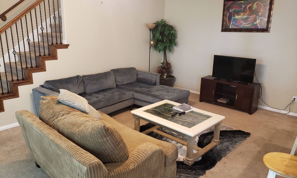 Barker House | Your Home in Copperfield - Safe & Quiet Area Easy Access Plenty Commerce around