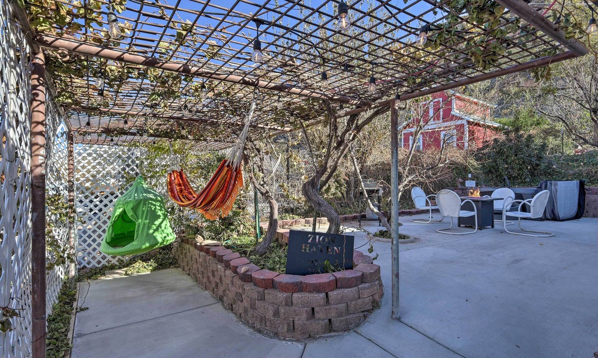 Hurricane Cottage | 'zion Haven' w/Fire Pit: 23 Mi to Nat'l Park!
