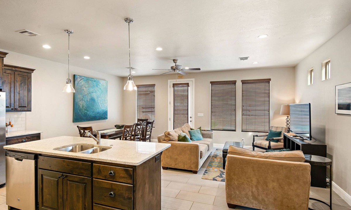 Washington House | Zion's Den, 2 Community Pools + Hot Tub