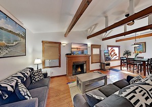1 Block to Beach! Venice Cottage with Carport, Fireplace & 8-Burner Grill