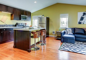 1 Mile to Downtown. Charming, Comfortable And Very Spacious. Come Enjoy Bend.