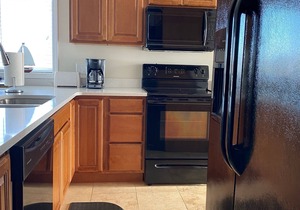 1 of 4 Waterfront Rental Units - Clean, Safe & Small Complex Sleeps 8-32