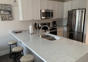 1 of 4 Waterfront Rental Units - Clean, Safe & Small Complex Sleeps 8-32