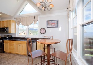 1 of a Kind Slopeside Saddle Ridge! Luxury 4BR+Bonus Rm, Hot Tub, Lone PeakViews