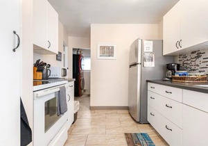 1960 Ocean Beach Bungalow w Parking-sleeps 4
