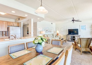 2 Bed/2 Bath, 4th floor Oceanfront condo sleeps 4. Oceanfront deck and pool.