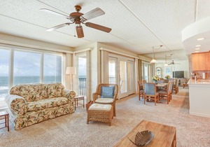2 Bed/2 Bath, 4th floor Oceanfront condo sleeps 4. Oceanfront deck and pool.