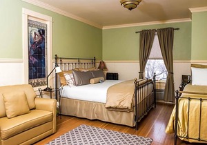 2-Star Hotel ∙ Chamberlin Inn
