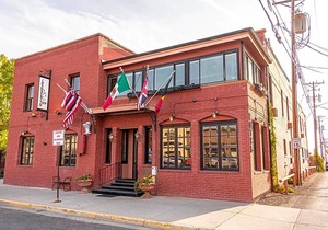 2-Star Hotel ∙ Chamberlin Inn