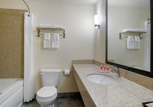 2-Star Hotel ∙ Econo Lodge Inn & Suites